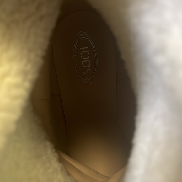 Tod’s mid calf boot. - Picture 3 of 5